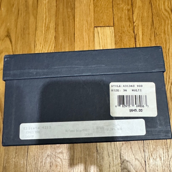 Oscar de la Renta Tweed Flats with Black Patent Cap Toe, Size 6 - Picture 2 of 7